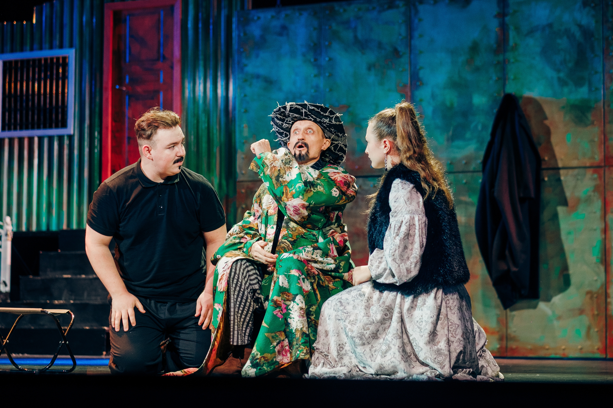 Спектакльдән күренешләр.